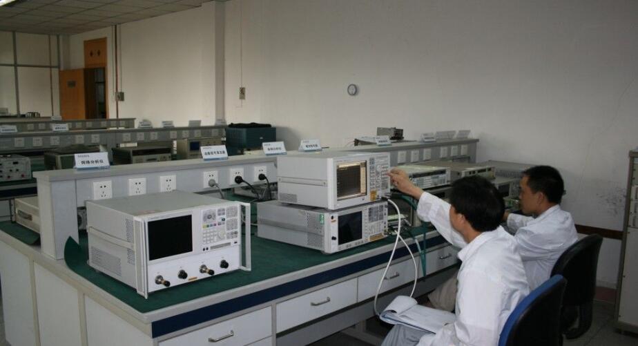 無線電現(xiàn)場.jpg